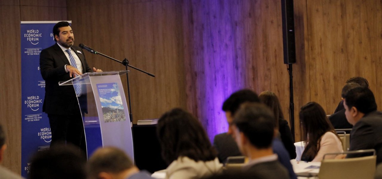 Colombia busca liderar la transición hacia las energías  limpias en Latinoamérica