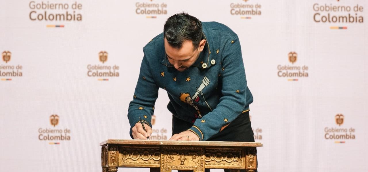 Colombia da un paso histórico y se consolida como líder regional en electromovilidad con nueva regulación de interoperabilidad para estaciones de carga