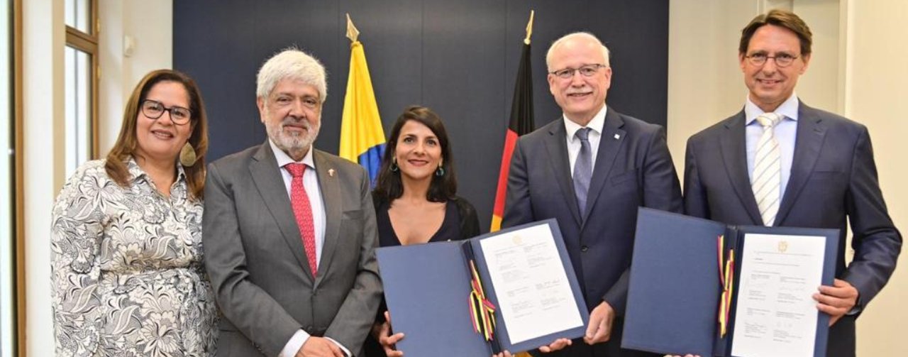 Colombia y Alemania firman convenio para impulsar industria del hidrógeno