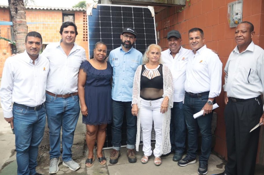 EMCALI y el FENOGE llevan energía solar a 2.000 hogares vulnerables de Cali