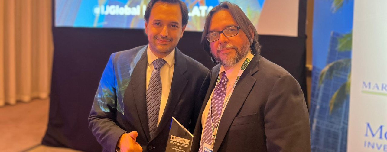 El ministro Diego Mesa recibió el Clean Energy Award 2022 por el desarrollo de energías renovables en Colombia