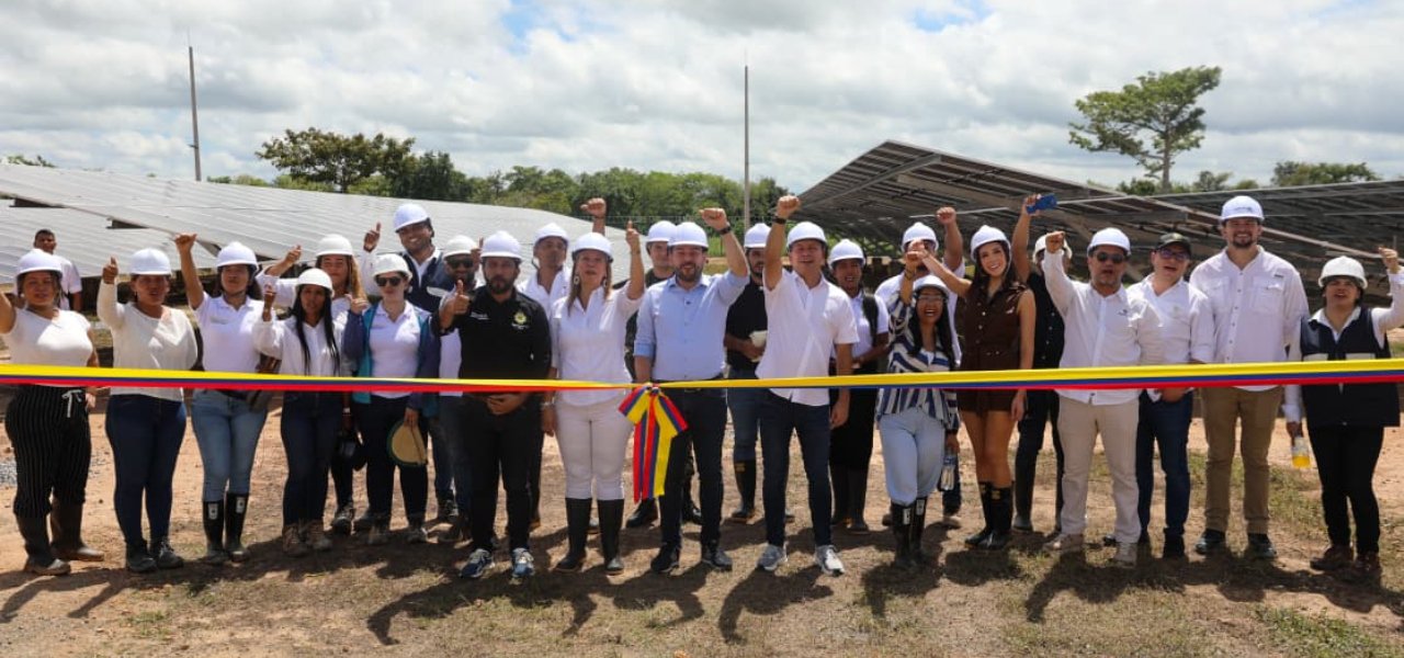 “El pueblo ahora es socio del sistema energético”, ministro Edwin Palma, durante entrega de granja solar en Tamalameque