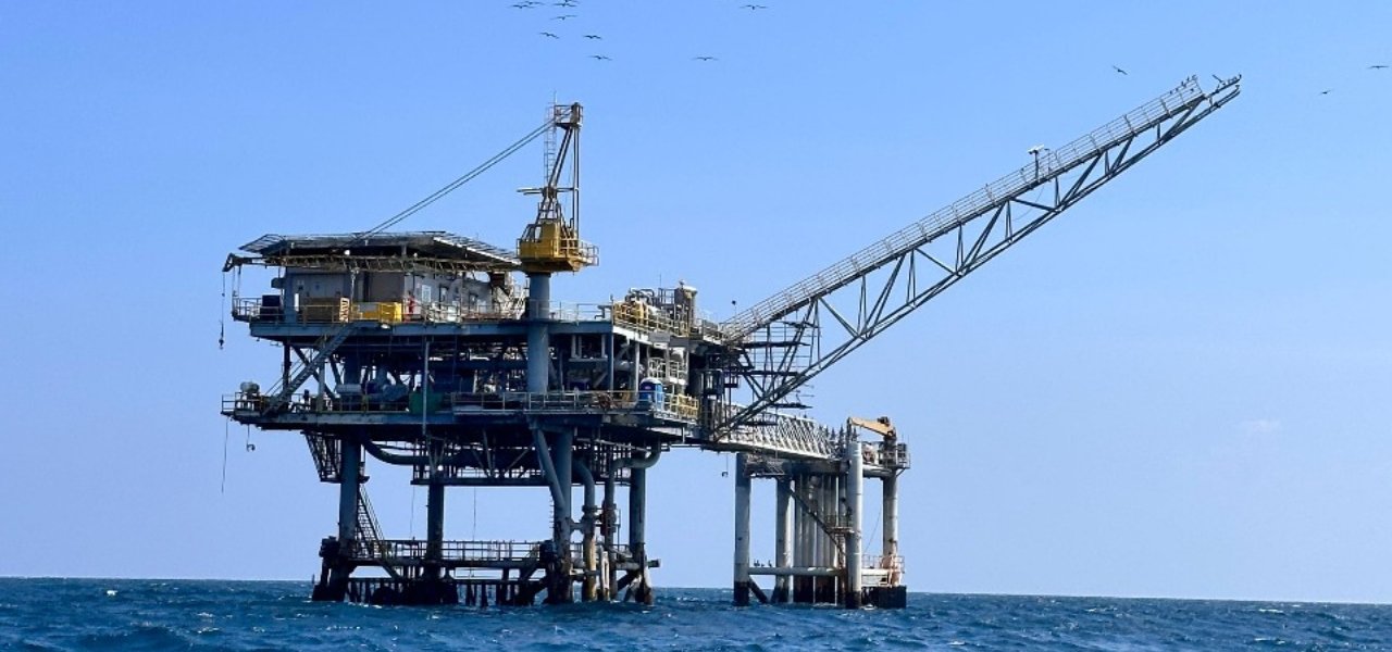 Gobierno Nacional avanza en garantizar el abastecimiento de gas: ministra (e) Karen Schutt visita proyecto de regasificación en Ballenas, La Guajira