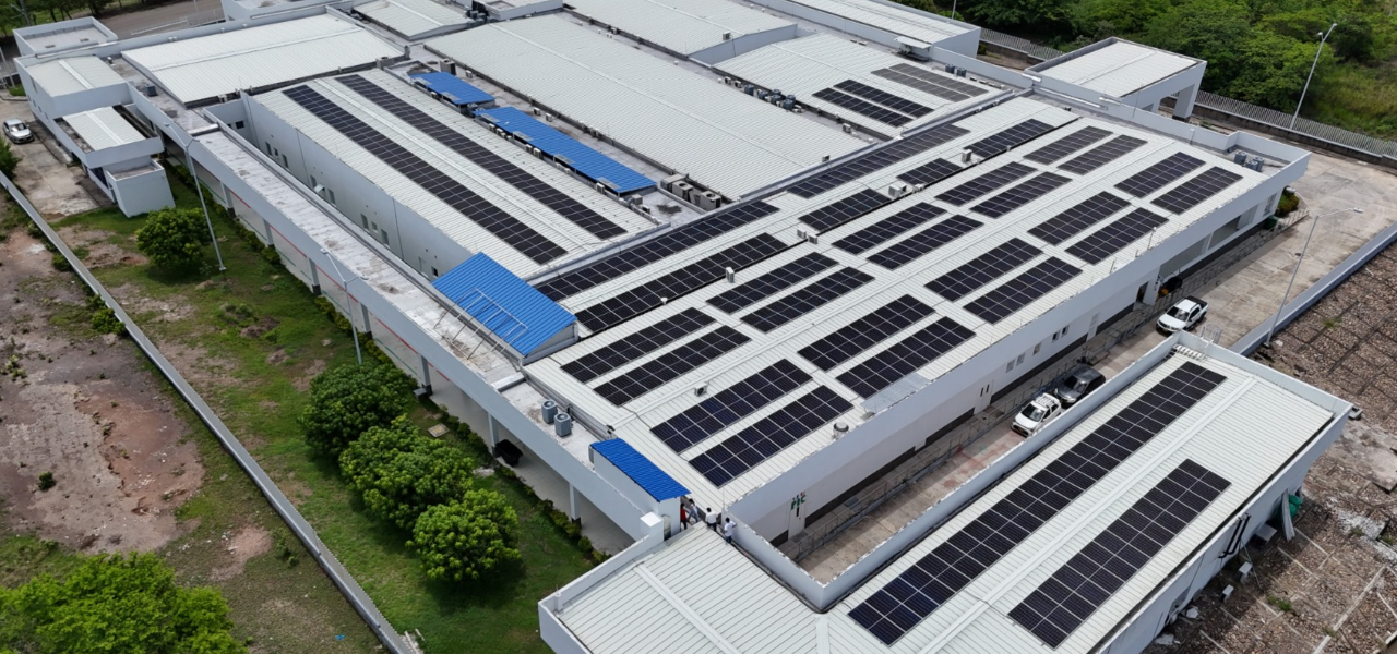 Gobierno nacional entrega el primer hospital público autosostenible con energía solar en la Costa Caribe