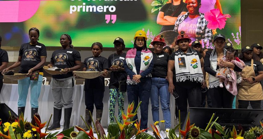 Gobierno nacional reconoce a mujeres mineras-1