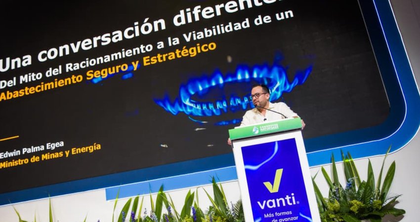 Gobierno propone subasta “open season” para regasificación, fortalecer la confiabilidad