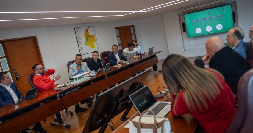 Gobierno y EPM aceleran la construcción del primer prototipo de Cuadras Energéticas para llevar energía solar compartida a los barrios