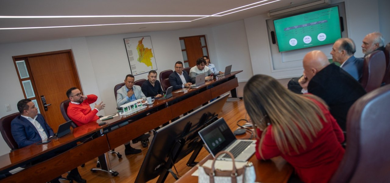 Gobierno y EPM aceleran la construcción del primer prototipo de Cuadras Energéticas para llevar energía solar compartida a los barrios