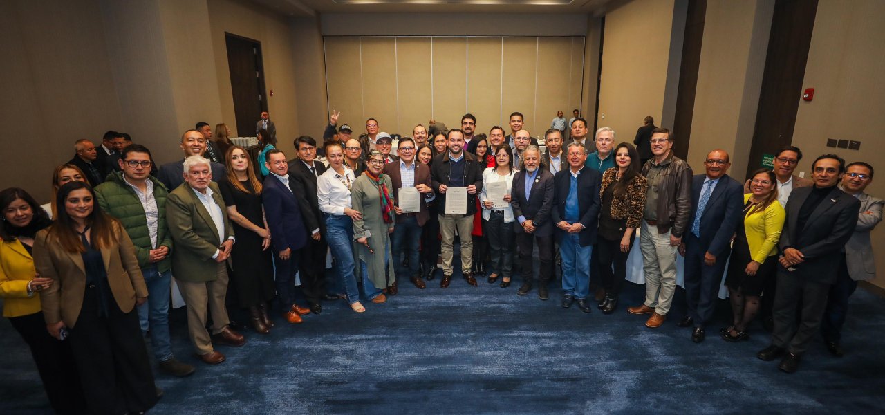 Ministerio de Minas y Energía firmó el primer acuerdo colectivo con sindicatos del sector minero energético