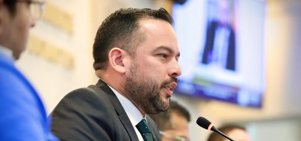 Ministro Edwin Palma llama a los gremios y al Congreso a un diálogo serio para democratizar la energía en Colombia