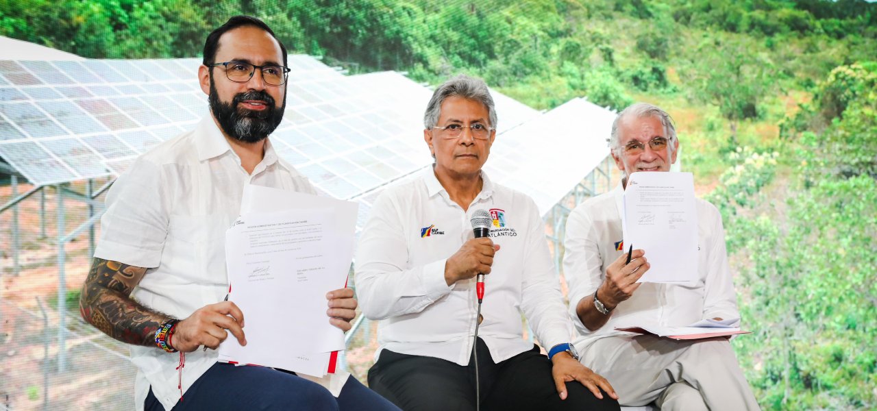 Ministro de Minas y Energía, Andrés Camacho y Gobernador del Atlántico, Eduardo Verano, firman acta para crear Empresa de Energía en el Caribe