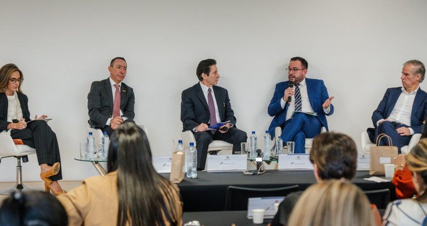 Ministro de Minas y Energía descarta riesgo de apagón e insiste en revisar cargo por confiabilidad