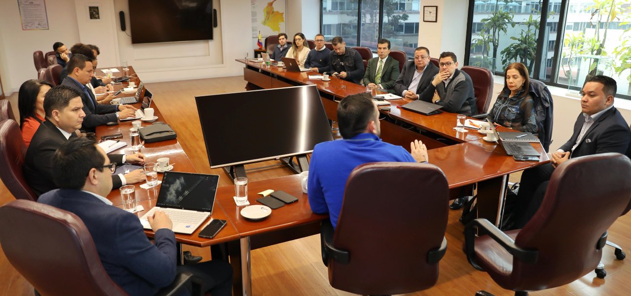 Ministro de Minas y Energía pidió que se complete la Comisión de Regulación de Energía y Gas, CREG