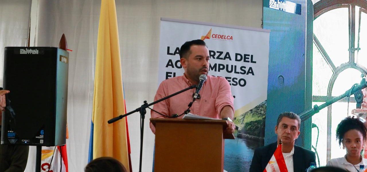 Ministro de Minas y Energía propone reglamentar la formalización laboral de trabajadores del sector eléctrico del país