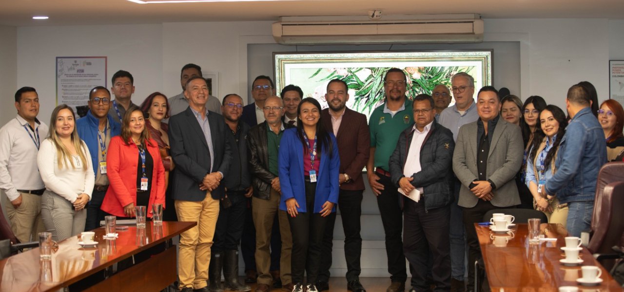 Nueva medida del Gobierno nacional permitirá mejorar las condiciones laborales a cerca de 160 mil tecnólogos y técnicos electricistas