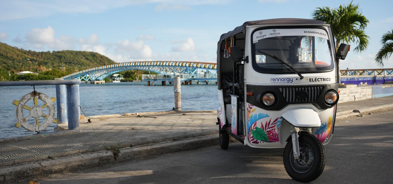 Transportadores en Providencia se ahorrarán 80% de sus gastos gracias a vehículos eléctricos que les entregó el Gobierno Nacional