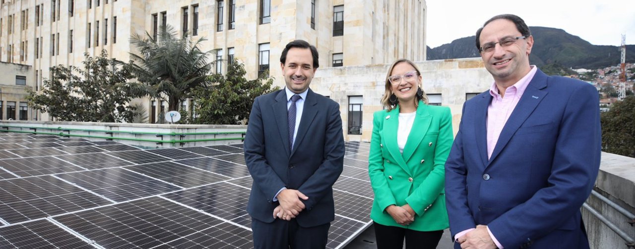 La Nueva Energía llegó al Ministerio de Hacienda con la instalación de 165 paneles solares